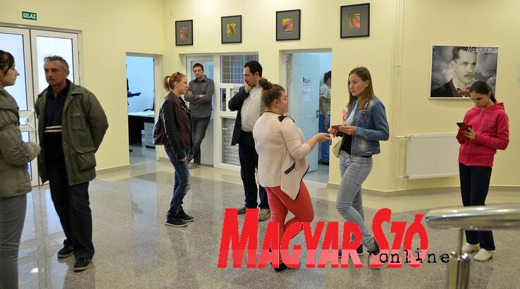 Ismerkedés az új lakótársakkal, a környezettel (Ótos András felvétele) Ismerkedés az új lakótársakkal, a környezettel (Ótos András felvétele)
