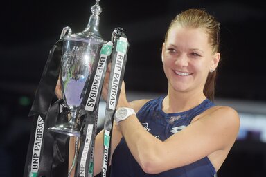 Agnieszka Radwanska élete legértékesebb trófeájával (Fotó: Beta/AP)