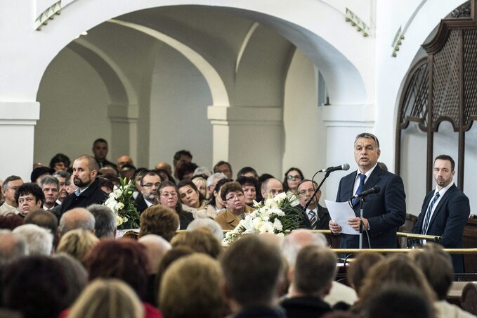 Orbán Viktor beszédet mond a Baksay Sándor Református Gimnázium és Általános Iskola új épületének avatásán a kunszentmiklósi református templomban (Fotó: MTI – Ujvári Sándor)