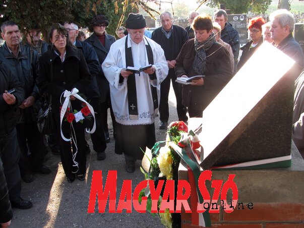 2009 óta itt gyertyát gyújthatnak a hozzátartozók (Fotó: Kecskés István) 2009 óta itt gyertyát gyújthatnak a hozzátartozók (Fotó: Kecskés István)