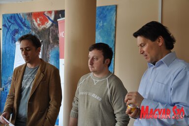 A Magyar Szó a kisebbségi médiumok együttműködésére irányuló profitorientált projektummal készült az akadémiára – Halász Gyula és Virág Árpád újságírók Jurij Giacomelli előadóval (Fotó: Ótos András)