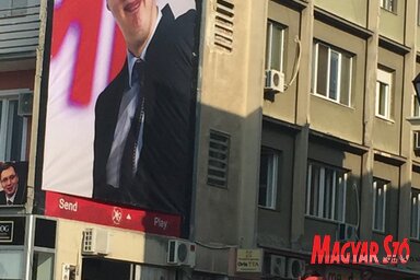 A problematikus óriásplakát (Fotó: Fekete J. József)
