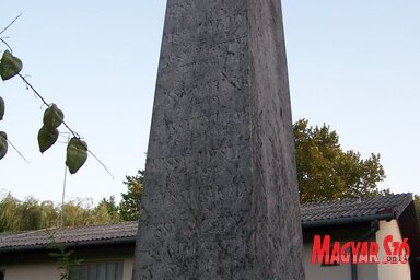 A lebontott Vissy-síremlék a ravatalozó mögött volt (Fotó: Fehér Rózsa)