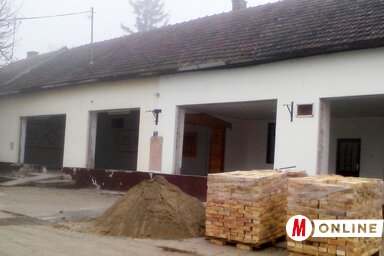 Törökfaluban új arculata lesz a művelődési egyesület székházának (Csincsik Zsolt felvétele)