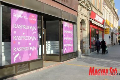 Üzenet a vásárlóknak (Fotó: Kecskés István)