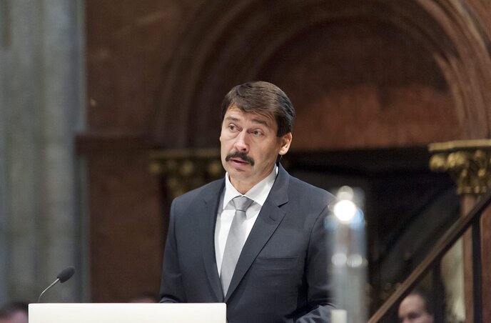 Áder János beszédet mond a pannonhalmi bazilikában (Fotó: MTI)
