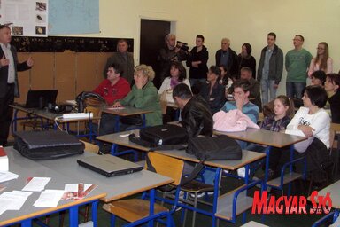 A Nagybecskereki Gimnáziumban  (Kecskés István felvétele)