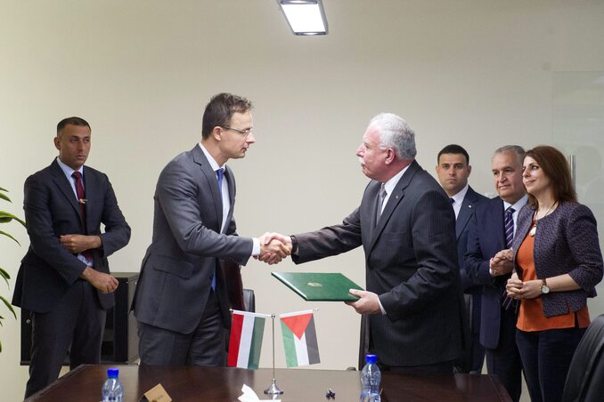 Rijád al-Malki fogadja Szijjártó Pétert (Fotó: MTI)