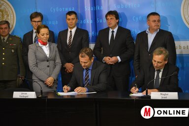 Jovan Vorkapić és Maglai Jenő látta el kézjegyével a szerződést (Fotó: Molnár Edvárd)