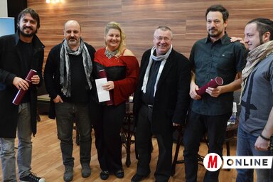 Krizsán Szilvia a többi díjazott társaságában (Fotó: Ótos András)