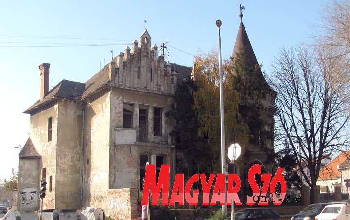 Vajon megéli-e a Pin-villa, hogy felújítsák? (Fotó: Kecskés István) Vajon megéli-e a Pin-villa, hogy felújítsák? (Fotó: Kecskés István)