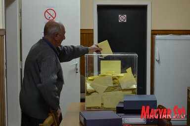 A község szavazópolgárainak már több mint fele leadta voksát (Lakatos János felvétele)