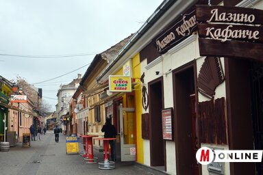 A belváros lakóinak fogytán a türelmük, elegük van a szórakozóhelyek tomboló zenéjéből és a részegek garázdálkodásából, rendet akarnak teremteni, de ez csak az önkormányzat segítségével valósulhat meg (Dávid Csilla felvétele)