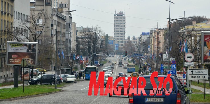 Újvidék fenntartható fejlődéséről szóló tervezete nagy befektetéseket lát elő, december 4-éig minden érdeklődő polgár megtekintheti a városi helyi közösségek irodáiban, szóbeli és írásos formában is hozzászólhatnak a tervdokumentációhoz (Ótos András felvétele) Újvidék fenntartható fejlődéséről szóló tervezete nagy befektetéseket lát elő, december 4-éig minden érdeklődő polgár megtekintheti a városi helyi közösségek irodáiban, szóbeli és írásos formában is hozzászólhatnak a tervdokumentációhoz (Ótos András felvétele)