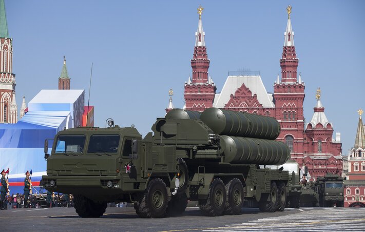 Sz-400-es rakéták a katonai parádén Moszkvában, a Győzelem Napjának 70-ik évfordulóján (Fotó: Beta)