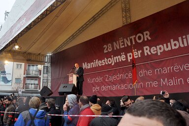 Több tízezren tüntettek a koszovói kormány ellen (Fotó: Beta)