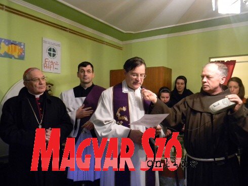 Az óbecsei Lurkóház megnyitóján (Fehér Rózsa felvétele) Az óbecsei Lurkóház megnyitóján (Fehér Rózsa felvétele)