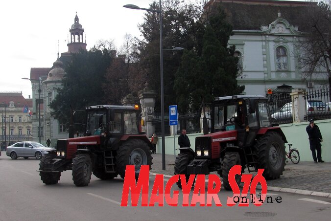 Traktorokkal jött Nagybecskerekre a gazdák küldöttsége (Fotó: Kecskés István)