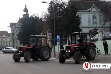 Traktorokkal jött Nagybecskerekre a gazdák küldöttsége (Fotó: Kecskés István)
