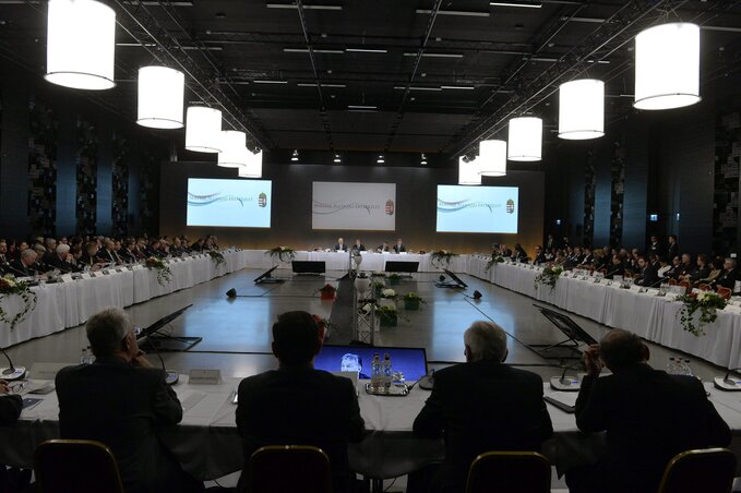 A XIV. plenáris ülését tartó Magyar Állandó Értekezlet (Fotó: MTI)