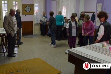 Dobókorong és darts (Lakatos János felvétele)