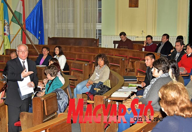 Hajnal Jenő, az MNT elnöke bevezetőjében a szakmai elkötelezettség fontosságáról beszélt (Gergely Árpád felvétele) Hajnal Jenő, az MNT elnöke bevezetőjében a szakmai elkötelezettség fontosságáról beszélt (Gergely Árpád felvétele)