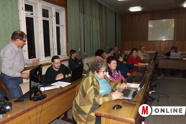 A Topolyai Termelők Egyesületének tagjai informatikai képzésen (Szabó Anikó felvétele)