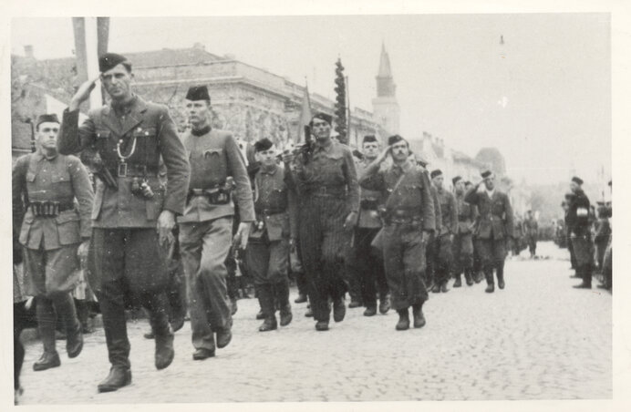 A Petőfi-brigád egy alig hat hónapig létező, főként vajdasági magyar parasztokból és munkásokból toborzott katonai egység volt (Archív fotó) A Petőfi-brigád egy alig hat hónapig létező, főként vajdasági magyar parasztokból és munkásokból toborzott katonai egység volt (Archív fotó)