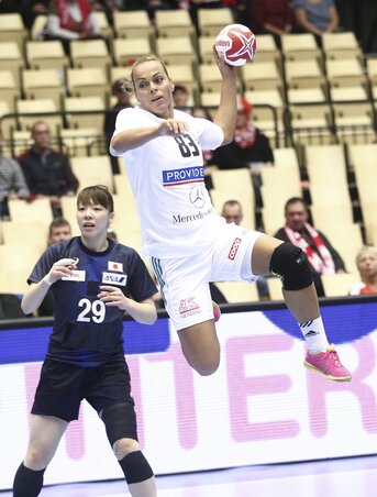 Kovacsicz Mónika három gólt dobott a japánok ellen (Fotó: MTI)