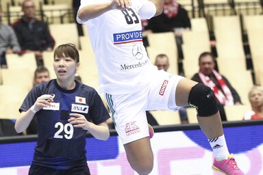 Kovacsicz Mónika három gólt dobott a japánok ellen (Fotó: MTI)