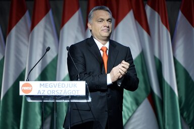 Újraválasztott elnökként Orbán Viktor sokszínű, vibráló, szellemdús, a különböző vonulatokat egységbe fésülő, de rendezett politikát szándékozik képviselni, „mert a keresztény polgári nemzeti közösségnek, Magyarországnak és a Kárpát-medencei magyarságnak