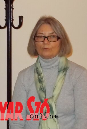 Mezei Erzsébet a kiállítás megnyitásakor (Máriás Endre felvétele) Mezei Erzsébet a kiállítás megnyitásakor (Máriás Endre felvétele)