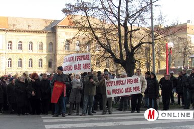 Hiábavalóak voltak a szőnyeggyáriak tiltakozásai