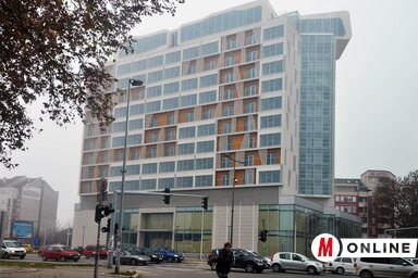 Évek óta üresen áll az Európa sugárút és a Futaki út kereszteződésénél felépített Holiday Inn szálloda. Jövőre új befektetők érkeznek, új nevet kap – a Crown Plaza luxushotelként fogadja majd vendégeit (Ótos András felvétele)