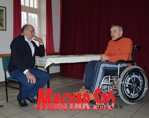 Szukola Béla élő interjút készít Bácsi Róberttel (Lakatos János felvétele) Szukola Béla élő interjút készít Bácsi Róberttel (Lakatos János felvétele)