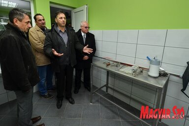 Az új állategészségügyi tanműhely megtekintése (Ótos András felvétele)