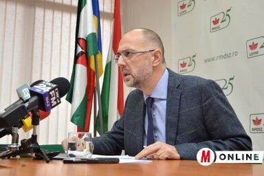 Kelemen Hunor a magyar összefogás lehetőségét firtató kérdésre válaszolva bejelentette, az RMDSZ jövőre is meghosszabbítja együttműködését a Magyar Polgári Párttal (MPP). Erről ma terveznek keretmegállapodást kötni Biró Zsolttal, az MPP elnökével. Megemlítette azt is: hétfőn Szilágyi Zsolttal, EMNP-elnökkel is találkozik (Oborocea Mónika felvétele)