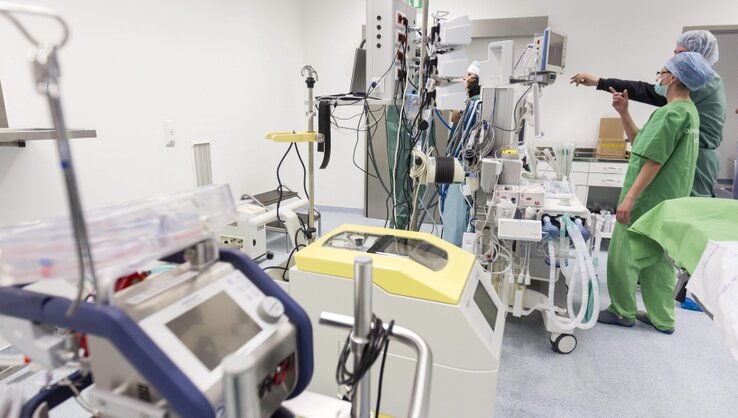 Az első sikeres magyar tüdőtranszplantációhoz használt berendezések az Országos Onkológiai Intézet műtőjében 2015. december 19-én (Fotó: Szigetváry Zsolt / MTI)
