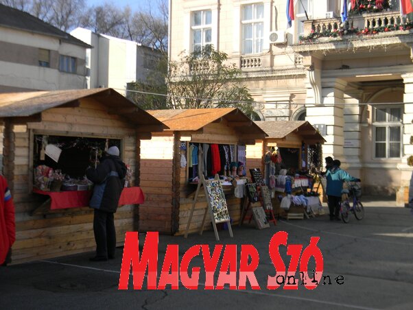 A Téli fesztivál idején kézművesek kínálják portékáikat (Fotó: Fehér Rózsa)