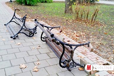 Alapzatukból tépték ki a padokat (Fotó: Fekete J. József)