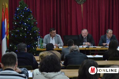 Új közvállalat került a község karácsonyfája alá (Lakatos János felvétele)