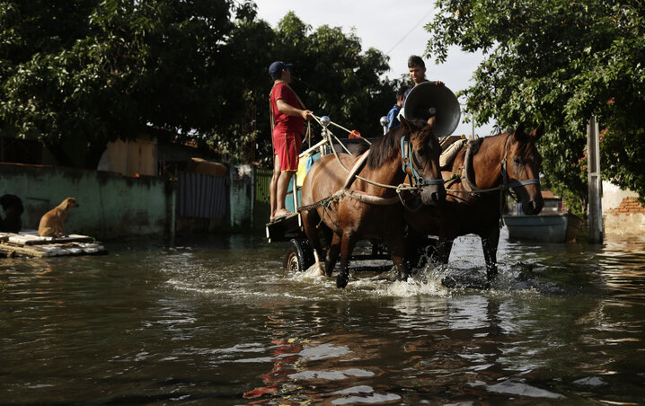 A paraguayi kormány Asunciónban szükségállapotot hirdetett a természeti csapás miatt (Fotó: Beta/AP)