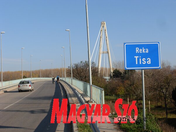 Az adai függőhíd építésénél állítólag visszaélések történtek (Csincsik Zsolt felvétele) Az adai függőhíd építésénél állítólag visszaélések történtek (Csincsik Zsolt felvétele)