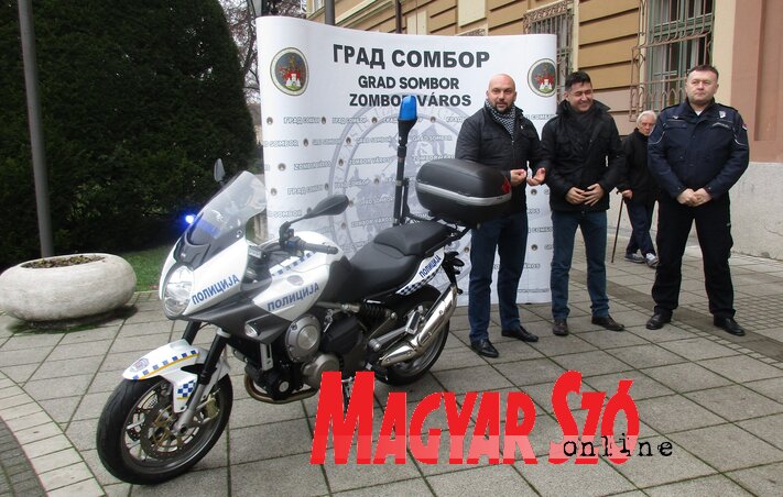 Jövőre már két ilyen jármű ellenőrzi a városi utakat (Fotó: Fekete J. József)