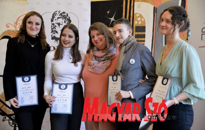 Felnőtt szavalók (Fotó: Dávid Csilla) Felnőtt szavalók (Fotó: Dávid Csilla)