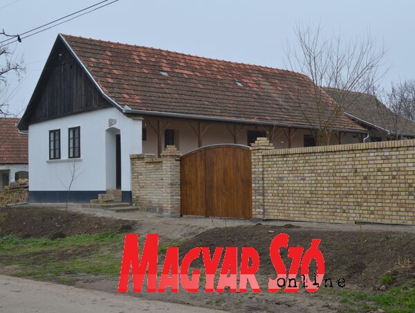 A felújított épület, amely a Magyar Tájszobának és Alkotóháznak ad otthont (Lakatos János felvétele)