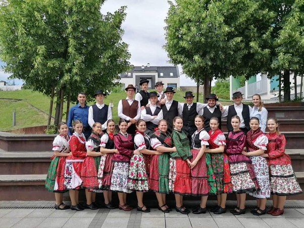 A Cseszák házaspár Vajdaság-szerte jelenleg mintegy ötszáz táncossal foglalkozik (Fotó: családi archívum) A Cseszák házaspár Vajdaság-szerte jelenleg mintegy ötszáz táncossal foglalkozik (Fotó: családi archívum)