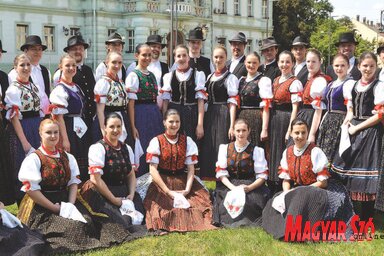 A Cirkalom táncegyüttes a Gyöngyösbokrétán (Ótos András felvétele)