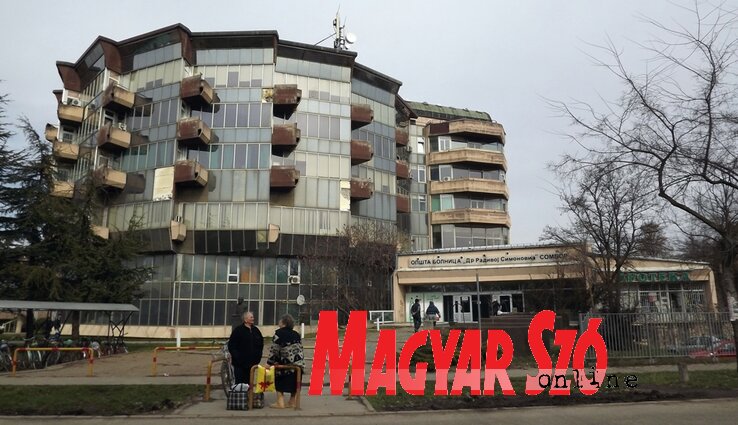 Még hárman fekszenek a fertőzőosztályon (Fotó: Fekete J. József) Még hárman fekszenek a fertőzőosztályon (Fotó: Fekete J. József)