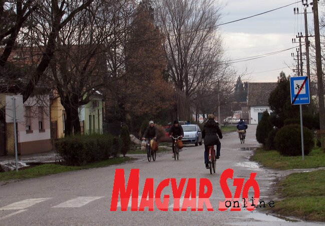 Muzslyán veszélyes biciklizni (Fotó: Kecskés István) Muzslyán veszélyes biciklizni (Fotó: Kecskés István)